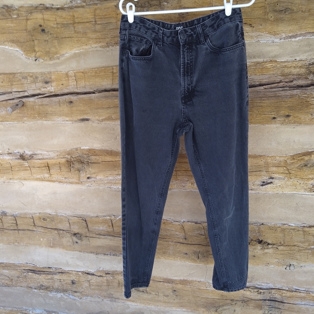 BDG Urban Outfitters High Rise Black Mom Jeans Size 30